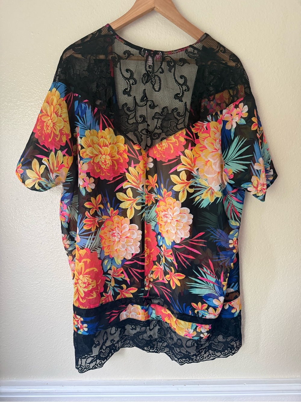 ❇️Candie's Black Sheer Floral Kimono Top with Lace Trim 2 for $22❇️ - Picture 4 of 4